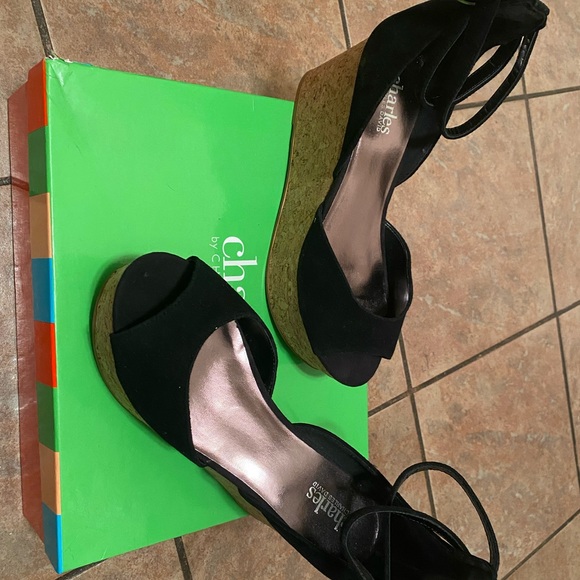 Charles by Charles David. NEW- Open toe platform sandals. Black suede. US 8. - Picture 3 of 6